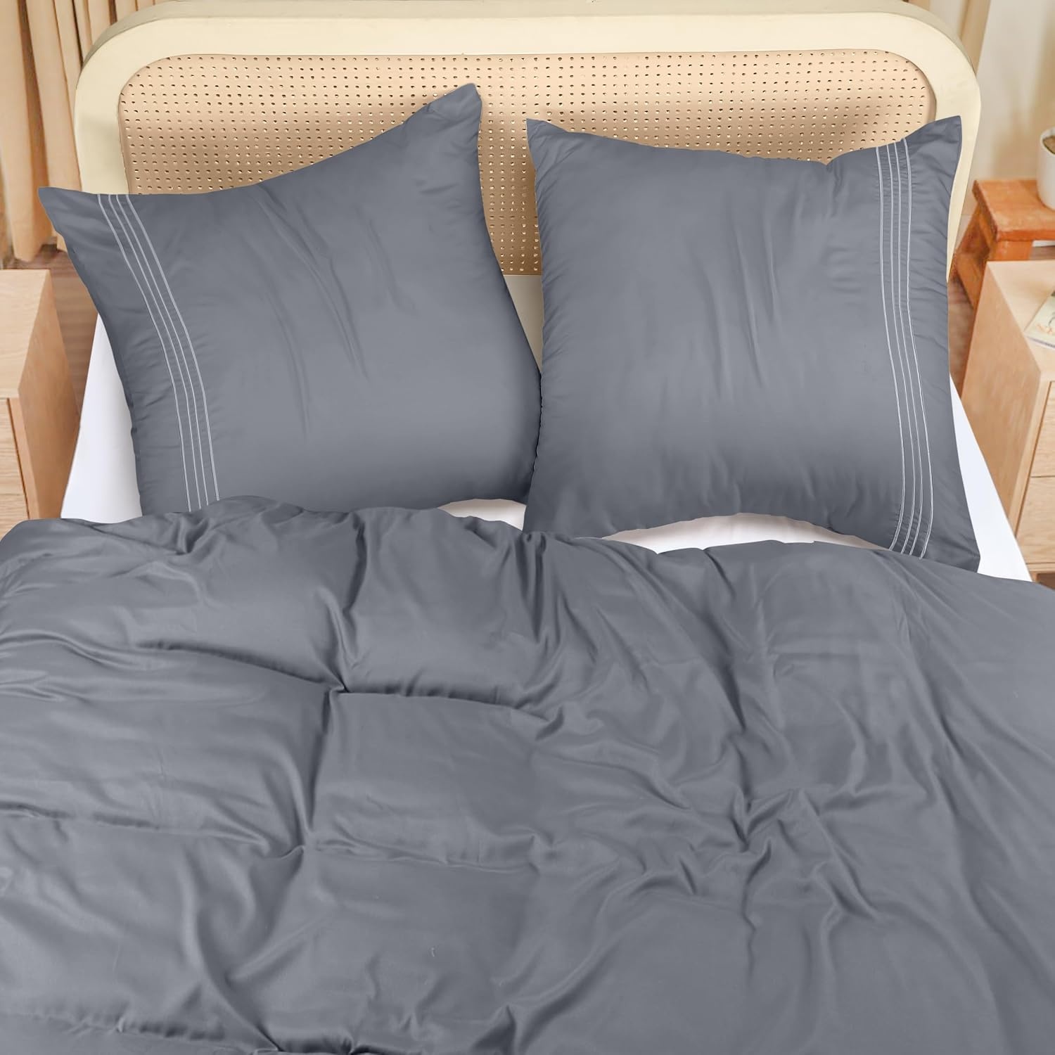 image:imageUtopia Bedding Bettwsche 220x240 Set Mikrofaser Bettbezug 240x220 cm 2 Bestickte Kissenbezge 65x65 cm SchwarzGrau