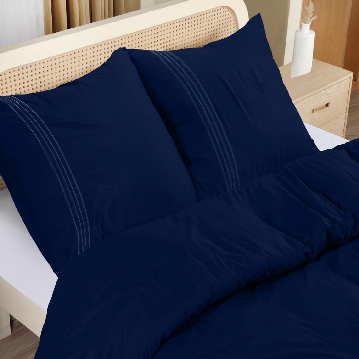 image:imageUtopia Bedding Bettwsche 220x240 Set Mikrofaser Bettbezug 240x220 cm 2 Bestickte Kissenbezge 65x65 cm SchwarzMarineblau