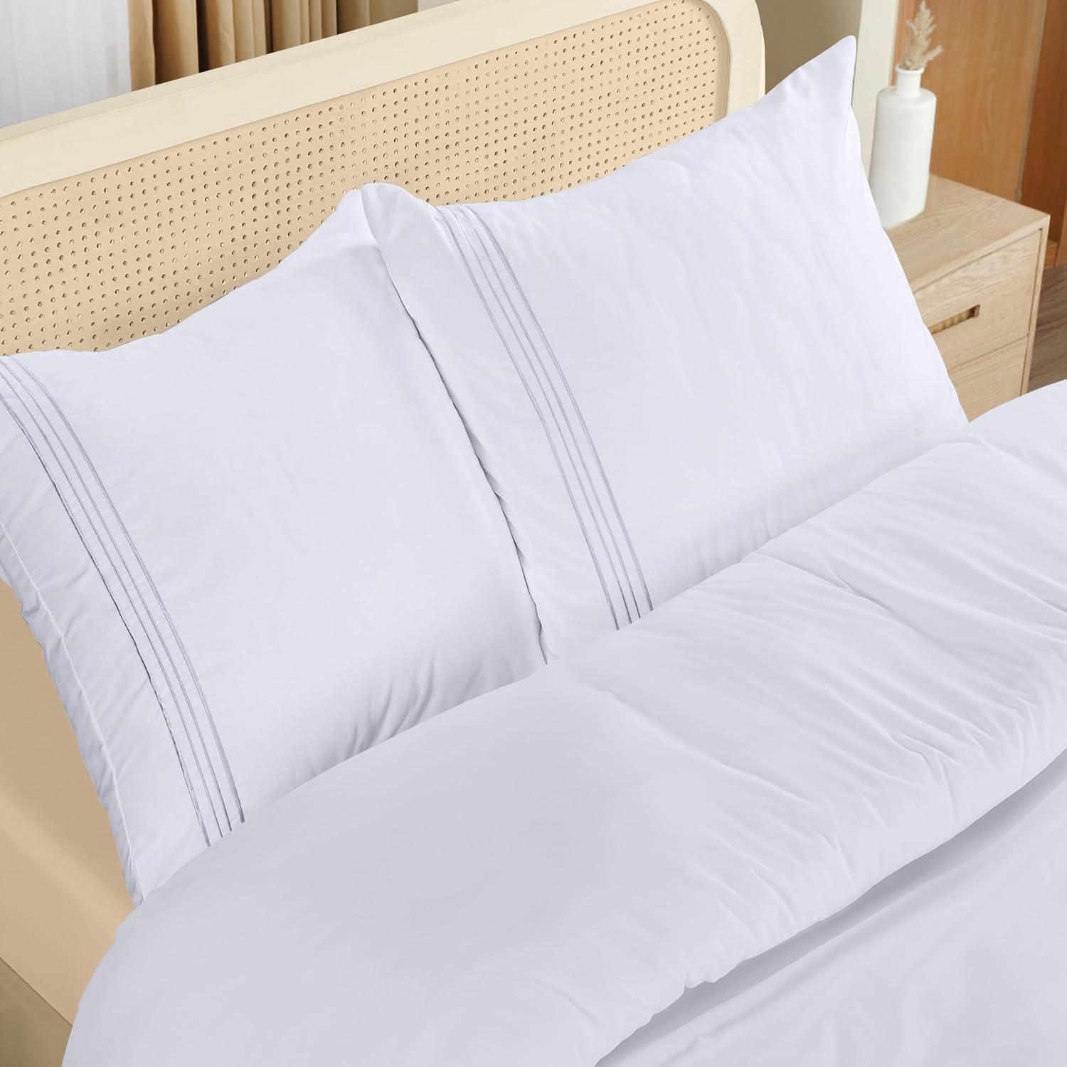 image:imageUtopia Bedding Bettwsche 220x240 Set Mikrofaser Bettbezug 240x220 cm 2 Bestickte Kissenbezge 65x65 cm SchwarzWei